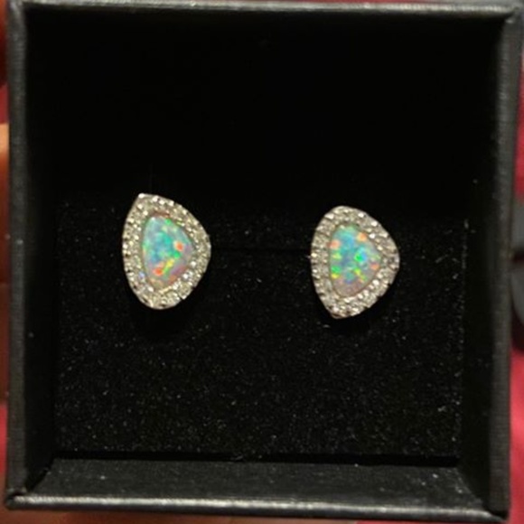 Jewelry - Stunning Sterling Silver White Opal Earrings